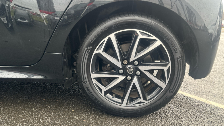 Toyota Yaris 1.5 Hybrid Design 5dr CVT Hybrid Hatchback